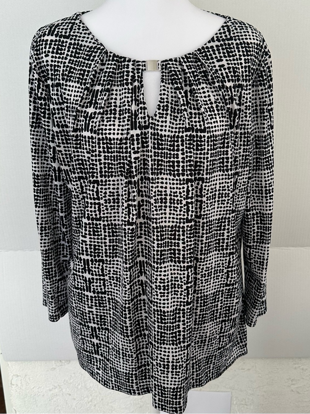 Jones New York Black and White Printed Long-Sleeve Top
